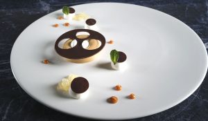 Bavarese al gianduia, mousse di yogurt, sfere di limone e gocce di mou – ricetta pastry chef Lorenzo Pisapia - Officina dei sapori – Gubbio