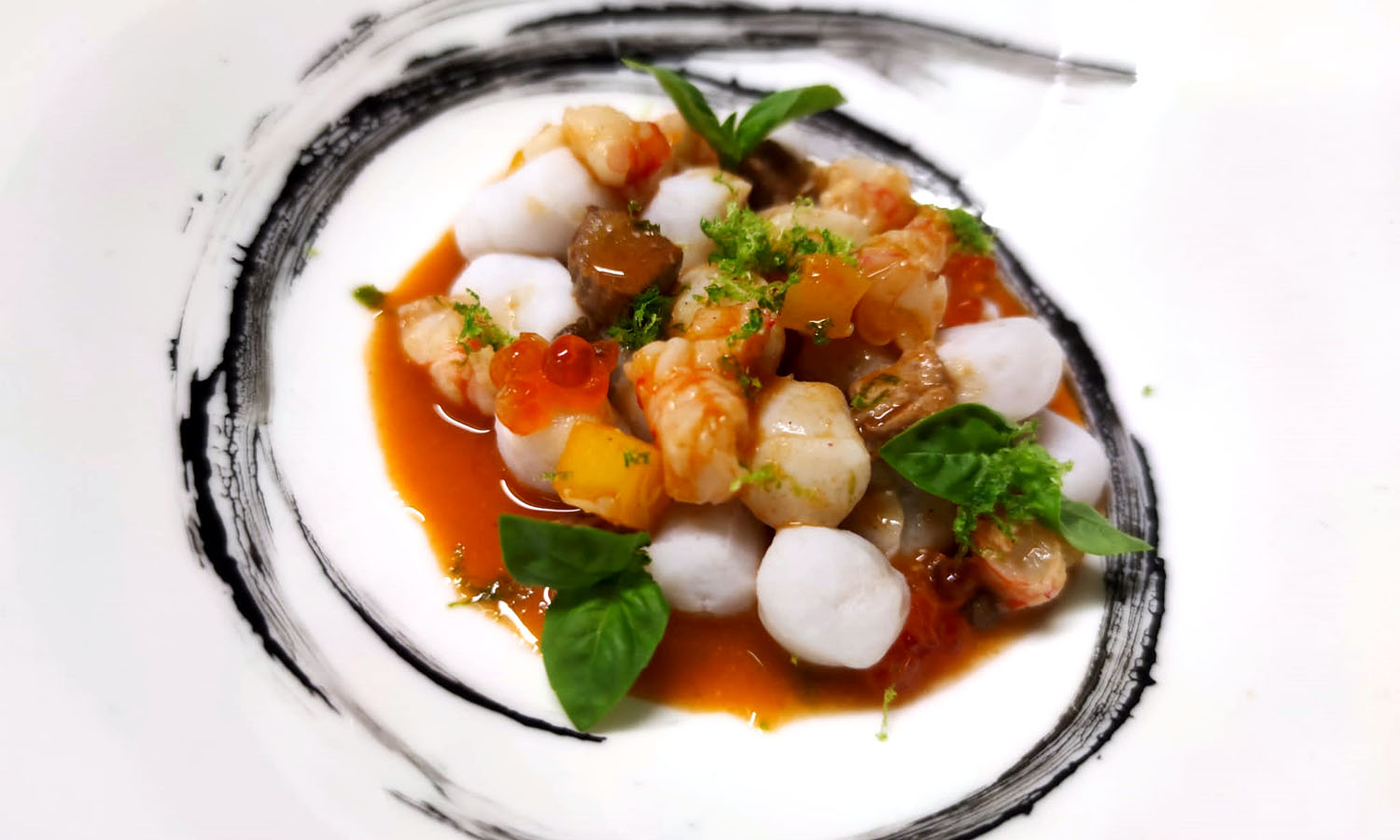 Gnocco di calamaro, molluschi, salsa di scampi e limone candito - ricetta chef Giuseppe Guardì - La Tonnara dell’Orsa - Punta Raisi - Cinisi